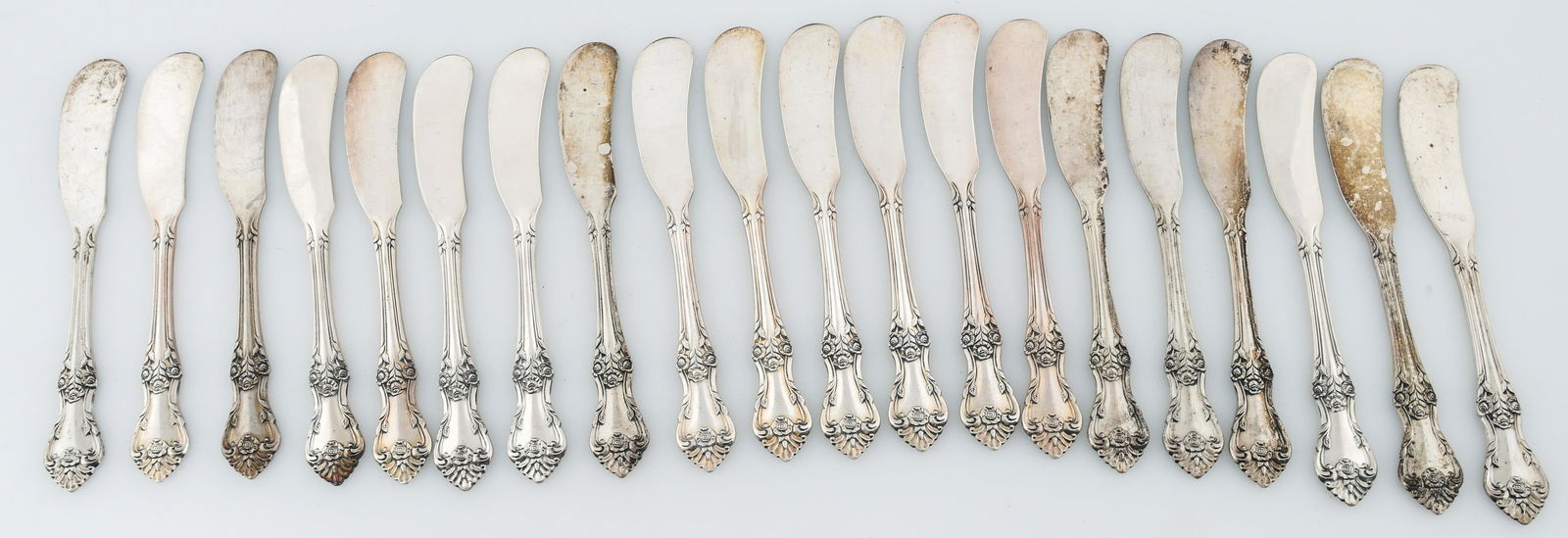 ONEIDA STERLING SILVER AFTERGLOW BUTTER SPREADERS (1 of 5)