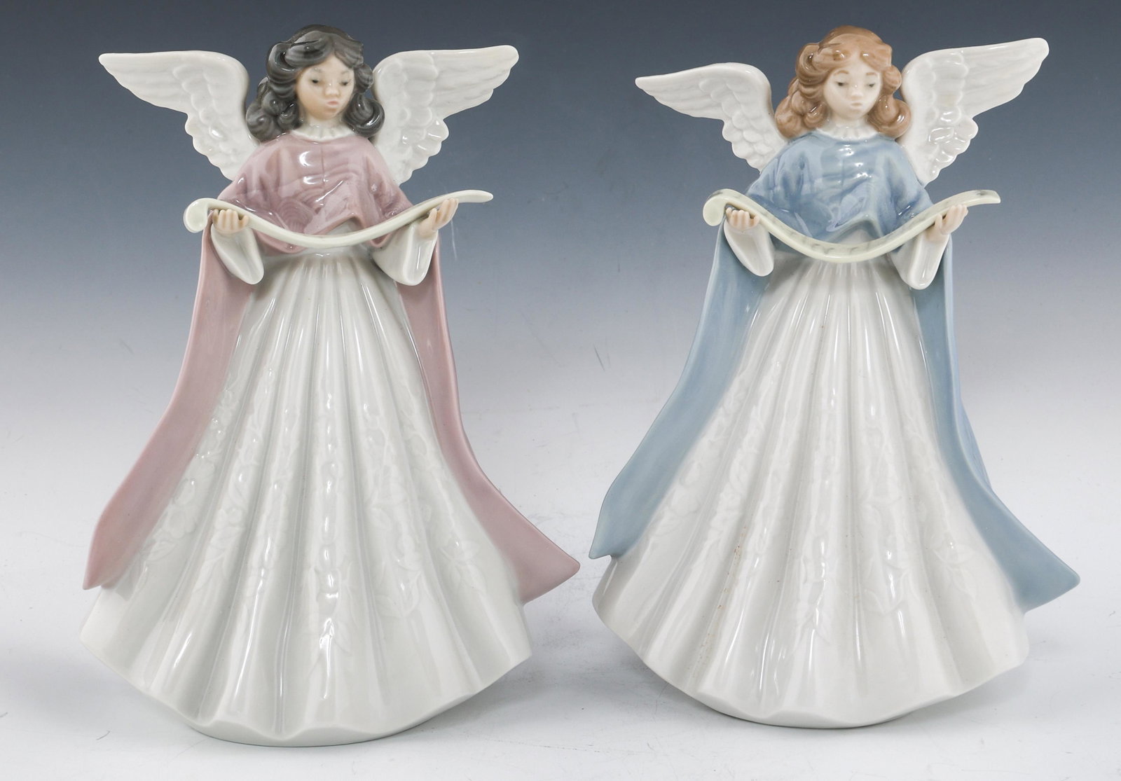 LLADRO PORCELAIN ANGEL FIGURINES - LOT OF 2: LLADRO PORCELAIN ANGEL FIGURINES - LOT OF 2 Lot of two Lladro porcelain angel figurines, with original boxes, includes: 5719 "Angel Navidad Cantante" 1990 5831 "Angel Tree Topper" 1991 <