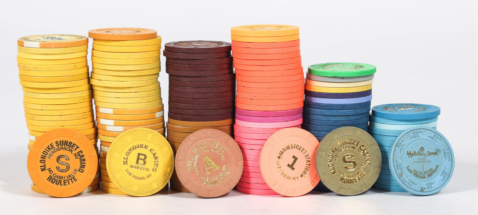 NEVADA CASINO ROULETTE CHIPS - LOT OF 150+: NEVADA CASINO ROULETTE CHIPS - LOT OF 150+ Nevada casino roulette chips from Holiday Inn, Joker's Wild, Klondike Casino, Main Street Station, The Regent, Wild Wild West. 150+ pieces total.