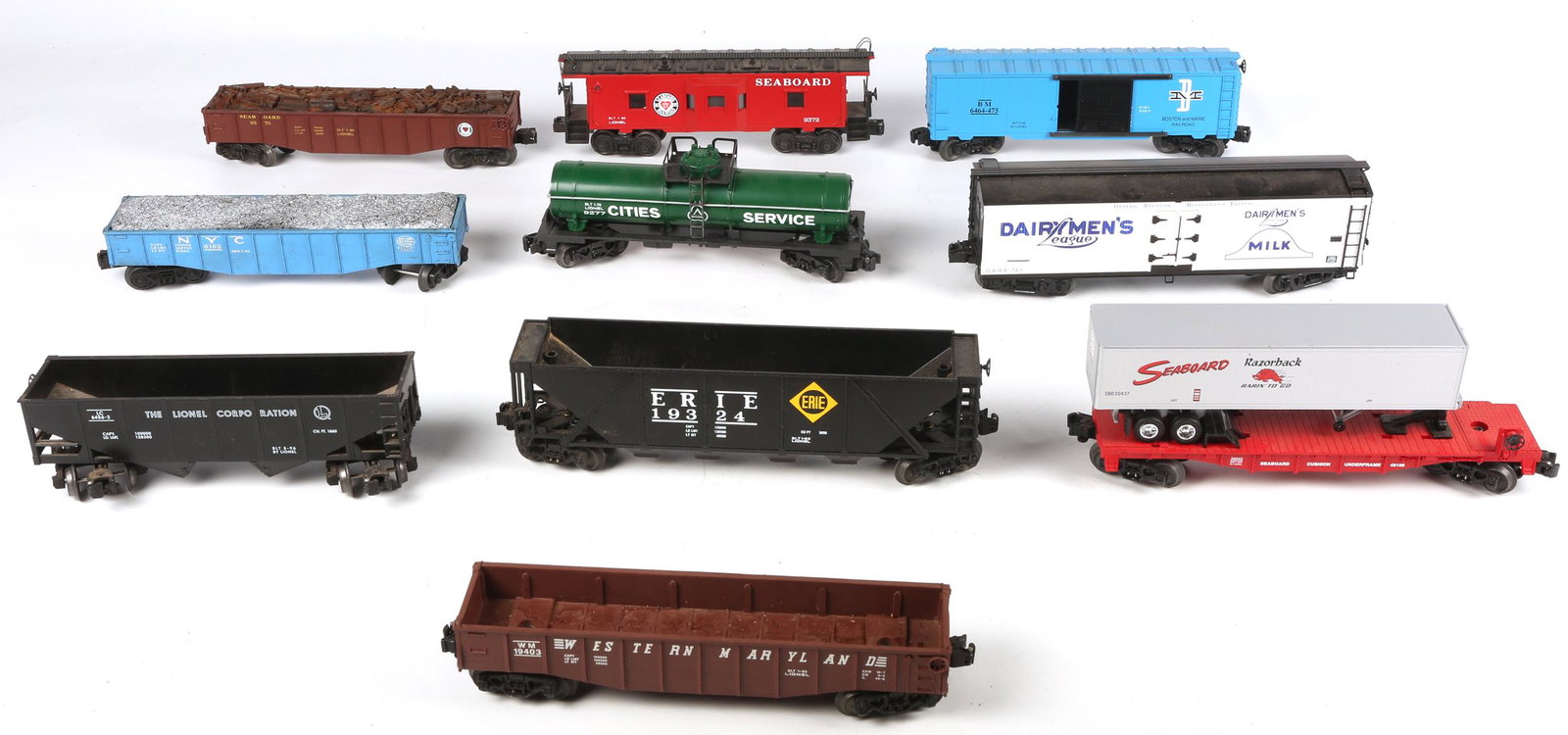 LIONEL O GAUGE MODEL TRAIN CAR - LOT OF 10: LIONEL O GAUGE MODEL TRAIN CAR - LOT OF 10 Lionel O-Gauge model train car - lot of 10, includes: Seaboard flatcar with trailer, 26043 Erie hopper, 19324 The Lionel Corp hopper, 6456-2
