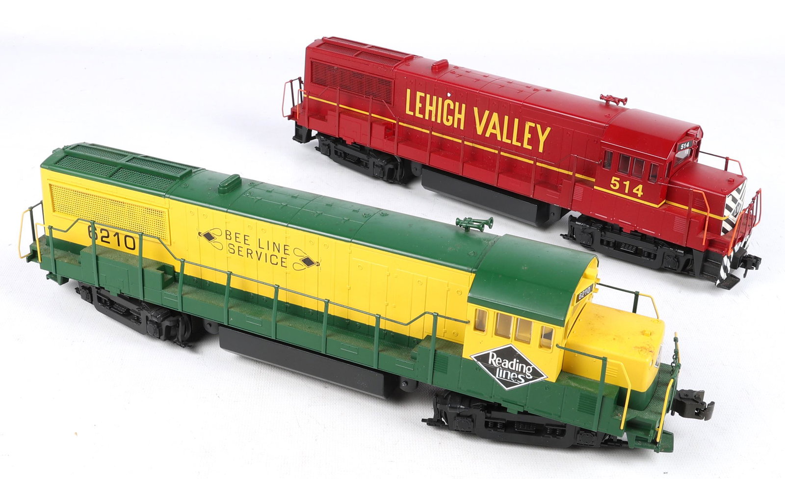 WEAVER O GAUGE MODEL TRAIN LOCOMOTIVES - LOT OF 2: WEAVER O GAUGE MODEL TRAIN LOCOMOTIVES - LOT OF 2 Weaver O gauge model train locomotives to include: Bee Line Service #6210 Locomotive Lehigh Valley #514 Locomotive Gauge/Scale: O
