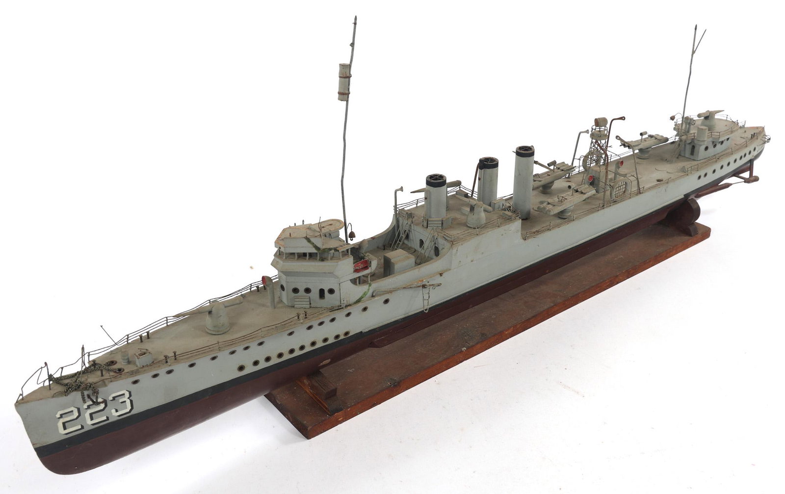 USS McCORMICK DESTROYER MODEL SHIP: USS McCORMICK DESTROYER MODEL SHIP Model of the early 20th century USS McCormick (DD-223) Clemson class destroyer. Made of wood and metal, set on wood stand. Size: 39 x 14 x 3.75"