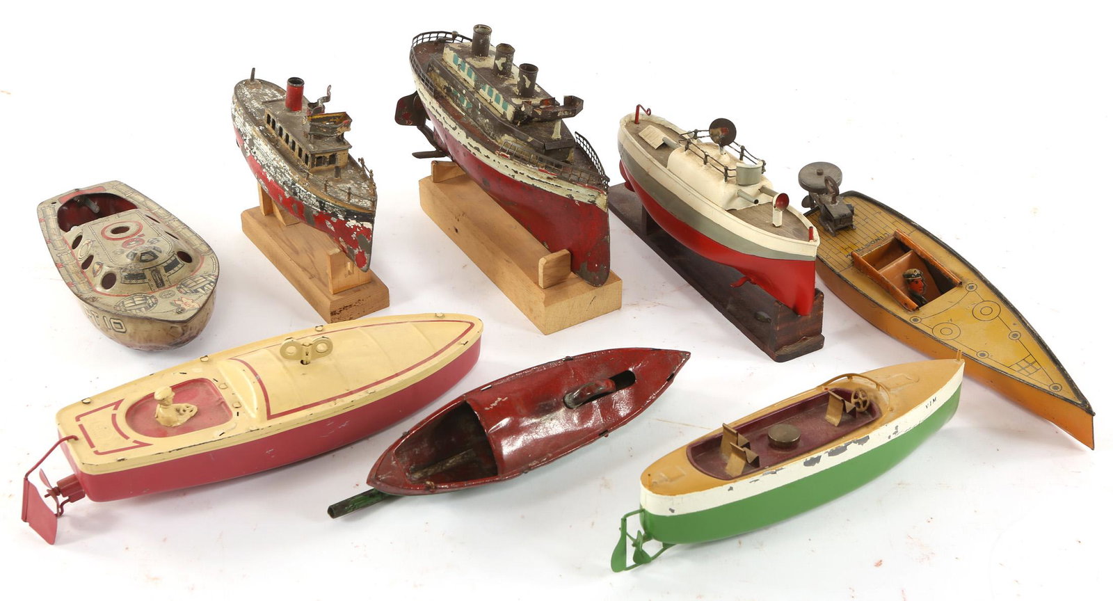 1930s TIN TOY & MODEL BOATS - LOT OF 8: 1930s TIN TOY & MODEL BOATS - LOT OF 8 Lot of eight tin toy or model boats circa 1930s. Includes: PT 10 Torpedo Patrol Boat Jep 2 Windup Yellow Lindstrom Litho Wind Up (3) hom