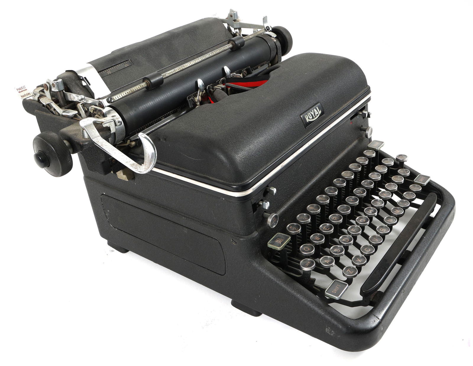 LATE 1930s ROYAL MAGIC MARGIN TYPEWRITER: LATE 1930s ROYAL MAGIC MARGIN TYPEWRITER Late 1930s Royal Magic Margin typewriter. Size: 15 x 16 x 8"