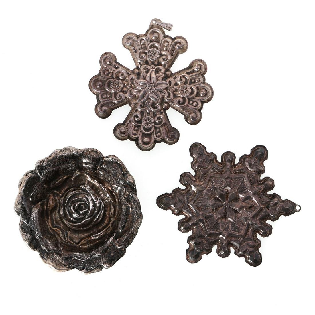 STERLING SILVER REPOUSSE BON BON TRAY & CHRISTMAS ITEMS (1 of 10)