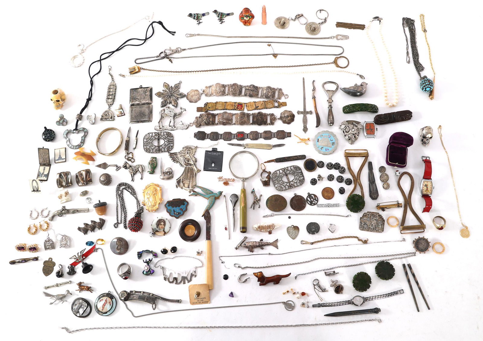 COSTUME JEWELRY BROOCHES, BRACELETS, CHARMS & TRINKETS: COSTUME JEWELRY BROOCHES, BRACELETS, CHARMS & TRINKETS Costume jewelry, charms, and trinkets, includes: Bracelets Brooches Cloisonne trinkets Magnifying glass Bakelite Pendants Butto