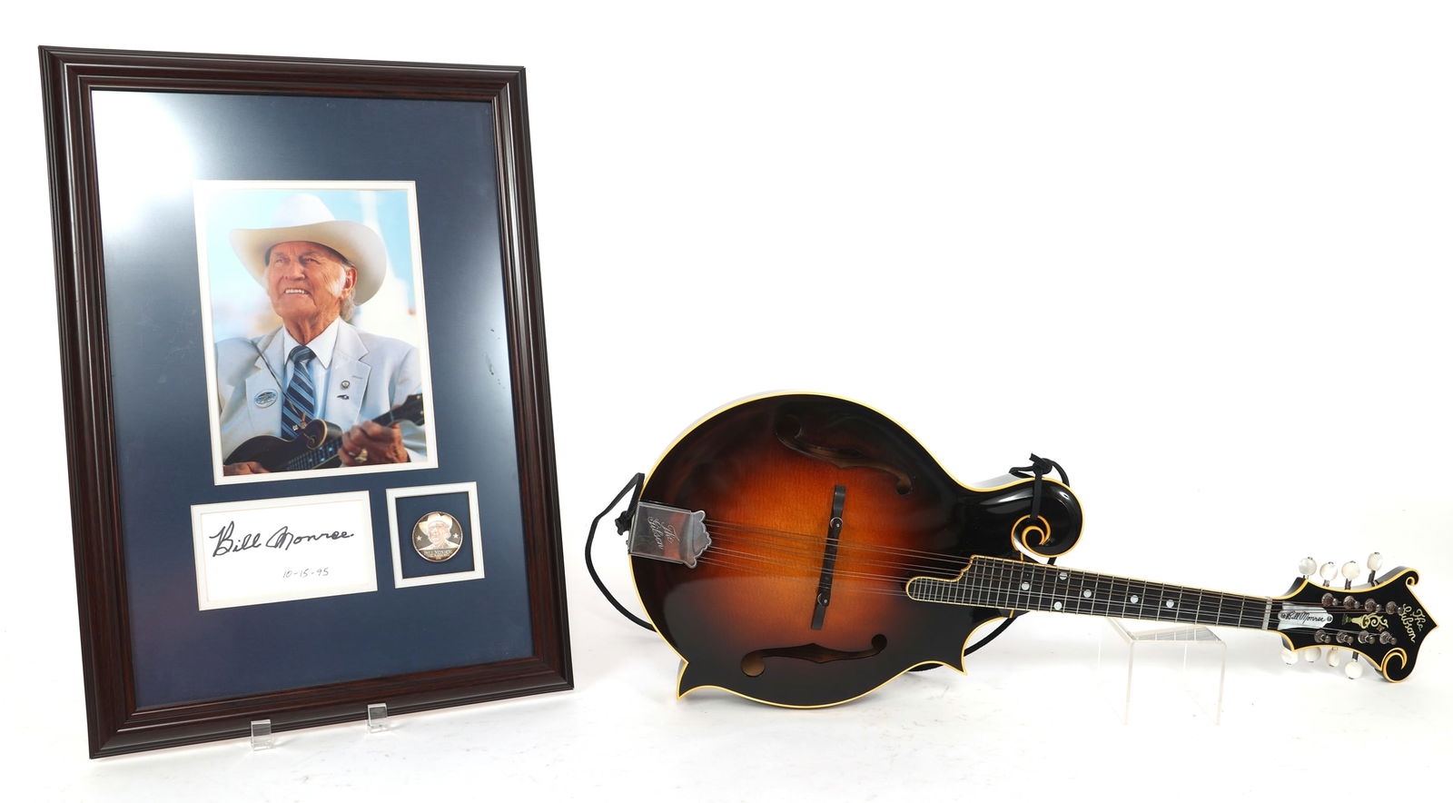 1993 LIMITED EDITION GIBSON "MONROE" SIGNED F-5 MANDOLIN W/ FRAMED SIGNATURE: 1993 LIMITED EDITION GIBSON "MONROE" SIGNED F-5 MANDOLIN W/ FRAMED SIGNATURE Limited edition 1993 Gibson "Monroe" model F-5 mandolin. Modeled after the original F-5 favorited by the "Father