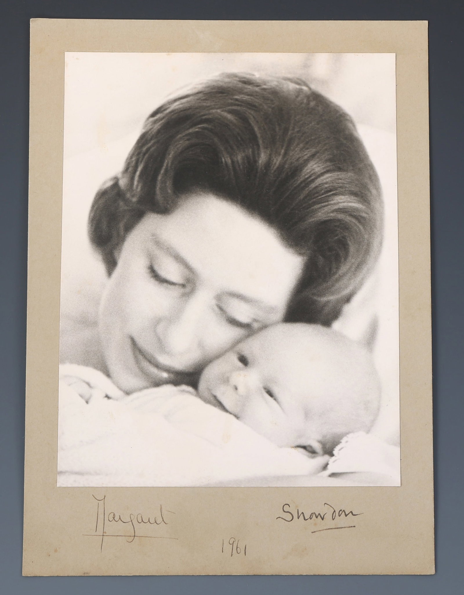 1961 PRINCESS MARGARET EARL OF SNOWDON SIGNED PHOTO (1 of 4)