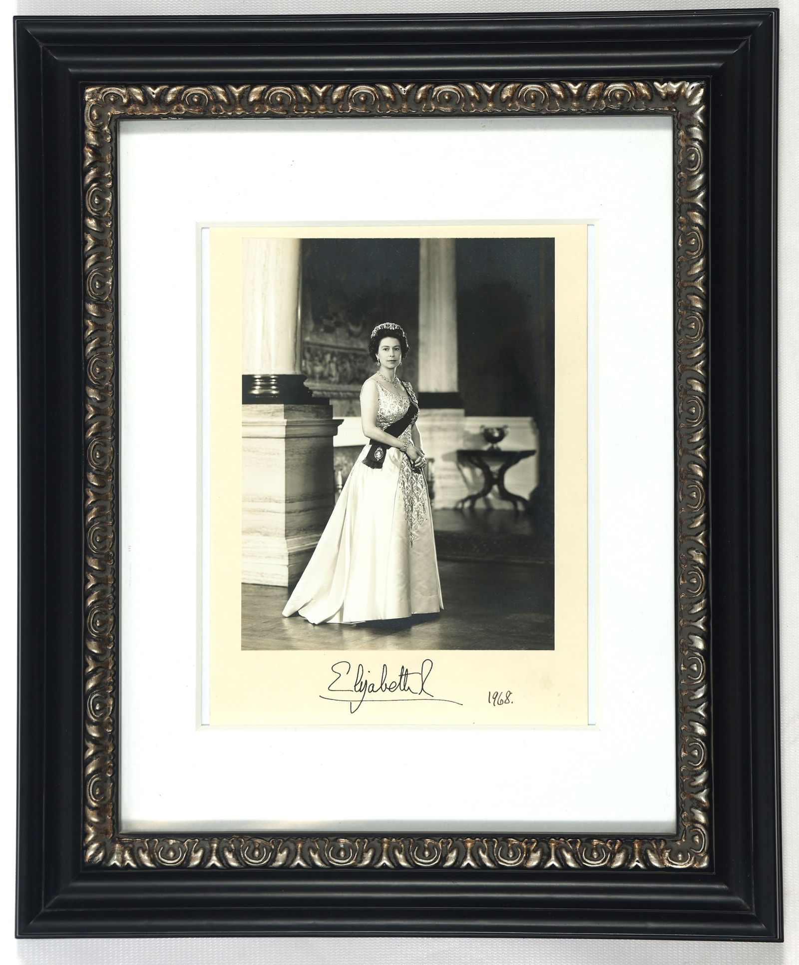 1968 Queen Elizabeth Ii Autopen Signed Photo Auction