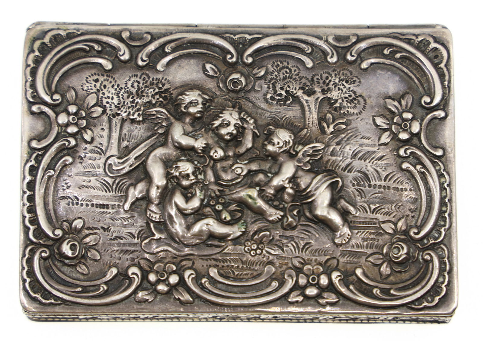 REPOUSSE CHERUB DESIGN .800 SILVER SNUFF BOX (1 of 7)