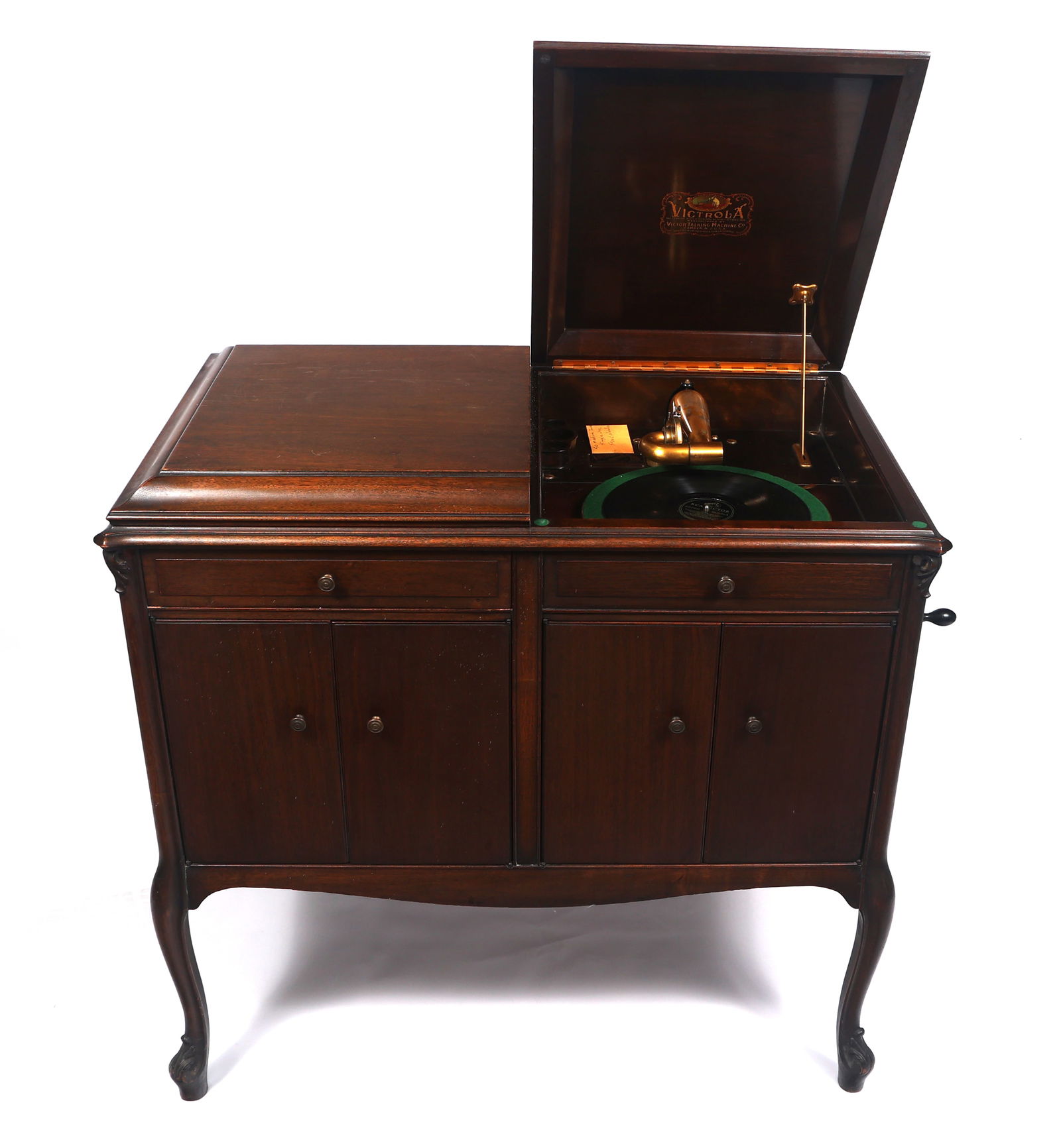 VICTOR VICTROLA VV-220 TALKING MACHINE RECORD PLAYER: VICTOR VICTROLA VV-220 TALKING MACHINE RECORD PLAYER Victor Talking Machine Victrola record player, VV-220, serial number 16764. Includes one record "Amor - Music from the film Broadway Rhythm". Shipp