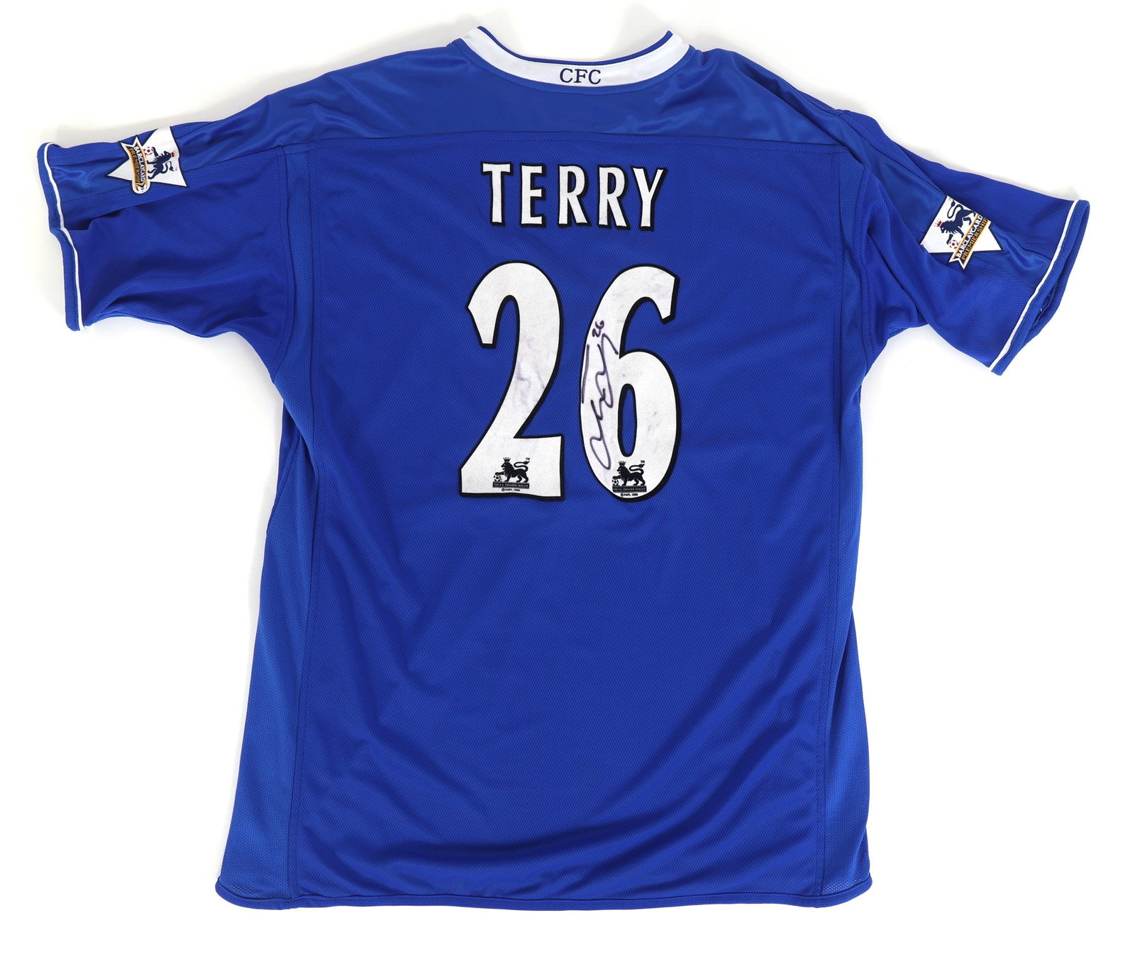 JOHN TERRY SIGNED CHELSEA SOCCER JERSEY: JOHN TERRY SIGNED CHELSEA SOCCER JERSEY Autographed John Terry Chelsea home game soccer jersey, #26. Provenance: Lifelong memorabilia collection of John DiMauro (1953-2023) Size: XL