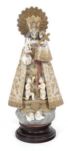 LLADRO HOLY MARY PORCELAIN 1394 FIGURINE: LLADRO HOLY MARY PORCELAIN 1394 FIGURINE Lladro porcelain Holy Mary 1001394 figurine with wood base. Size: 16 x 8" with base