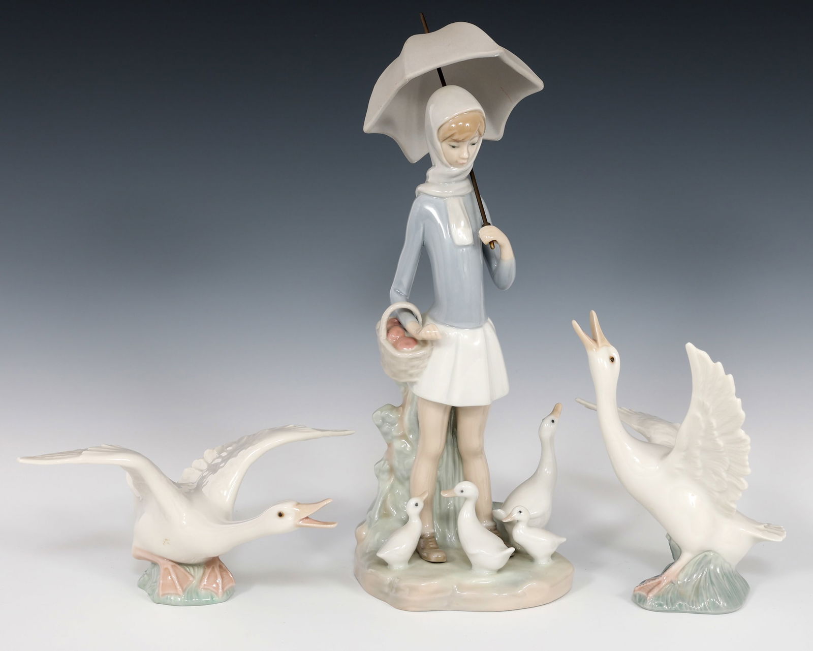 LLADRO GIRL WITH UMBRELLA & DUCKS PORCELAIN FIGURINES (1 of 10)