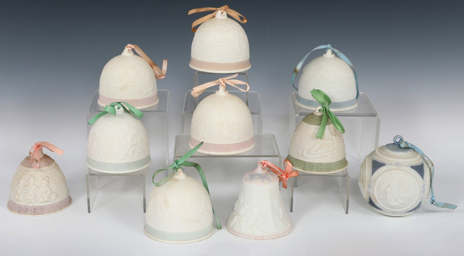 LLADRO PORCELAIN CHRISTMAS BELL ORNAMENTS: LLADRO PORCELAIN CHRISTMAS BELL ORNAMENTS 10 Lladro porcelain Christmas Bell ornaments, each with box, including: 1997 (2) "Summer Bell" #7614 1992 #15913