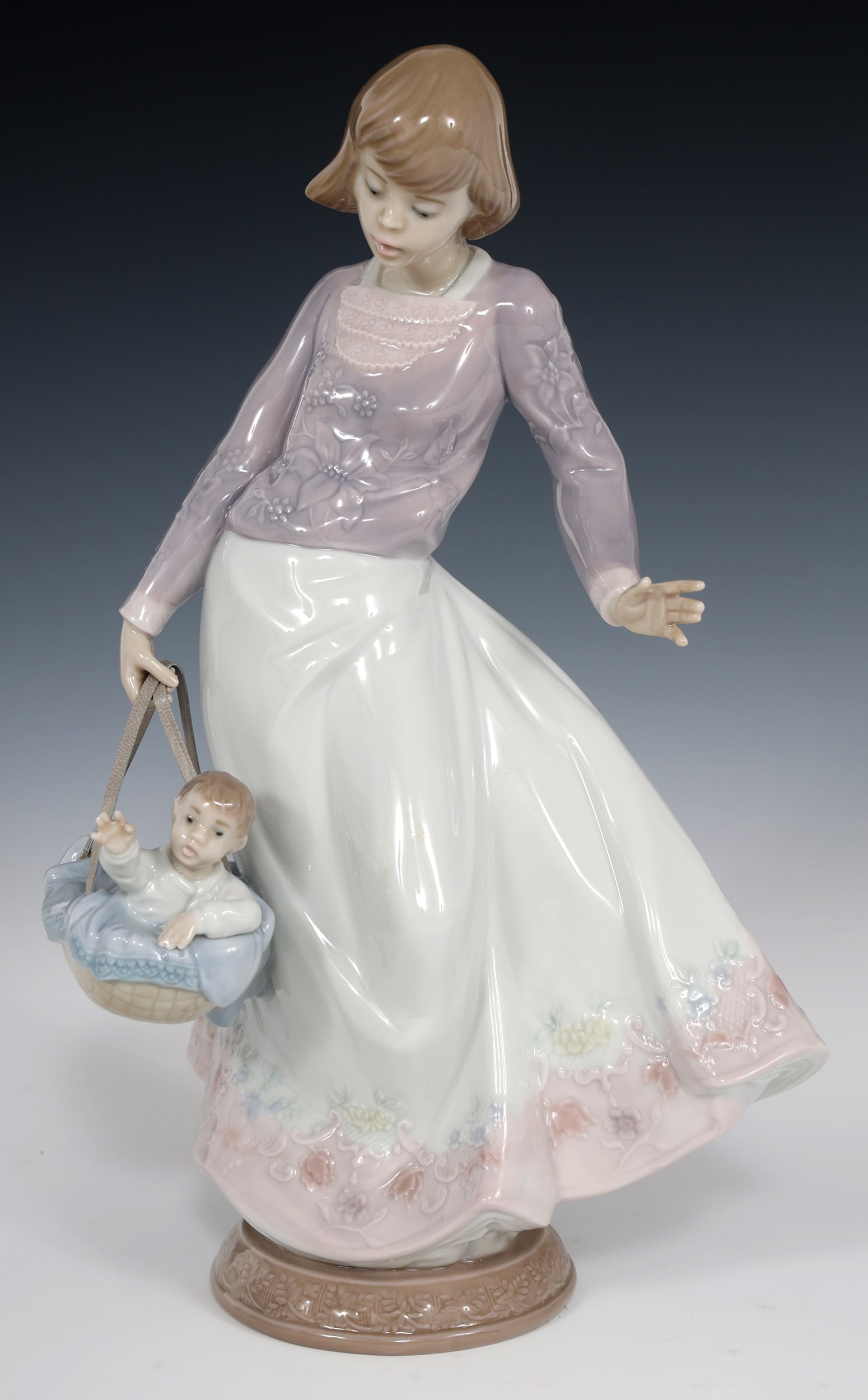 LLADRO OFF WE GO PORCELAIN FIGURINE 5874: LLADRO OFF WE GO PORCELAIN FIGURINE 5874 Lladro porcelain 5874 Off We Go figurine. Includes box. Size: 11.25 x 7"