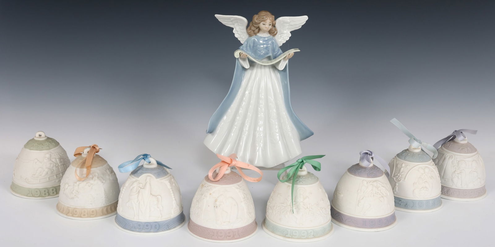 LLADRO PORCELAIN CHRISTMAS BELLS & TREE TOPPER 5719 (1 of 8)