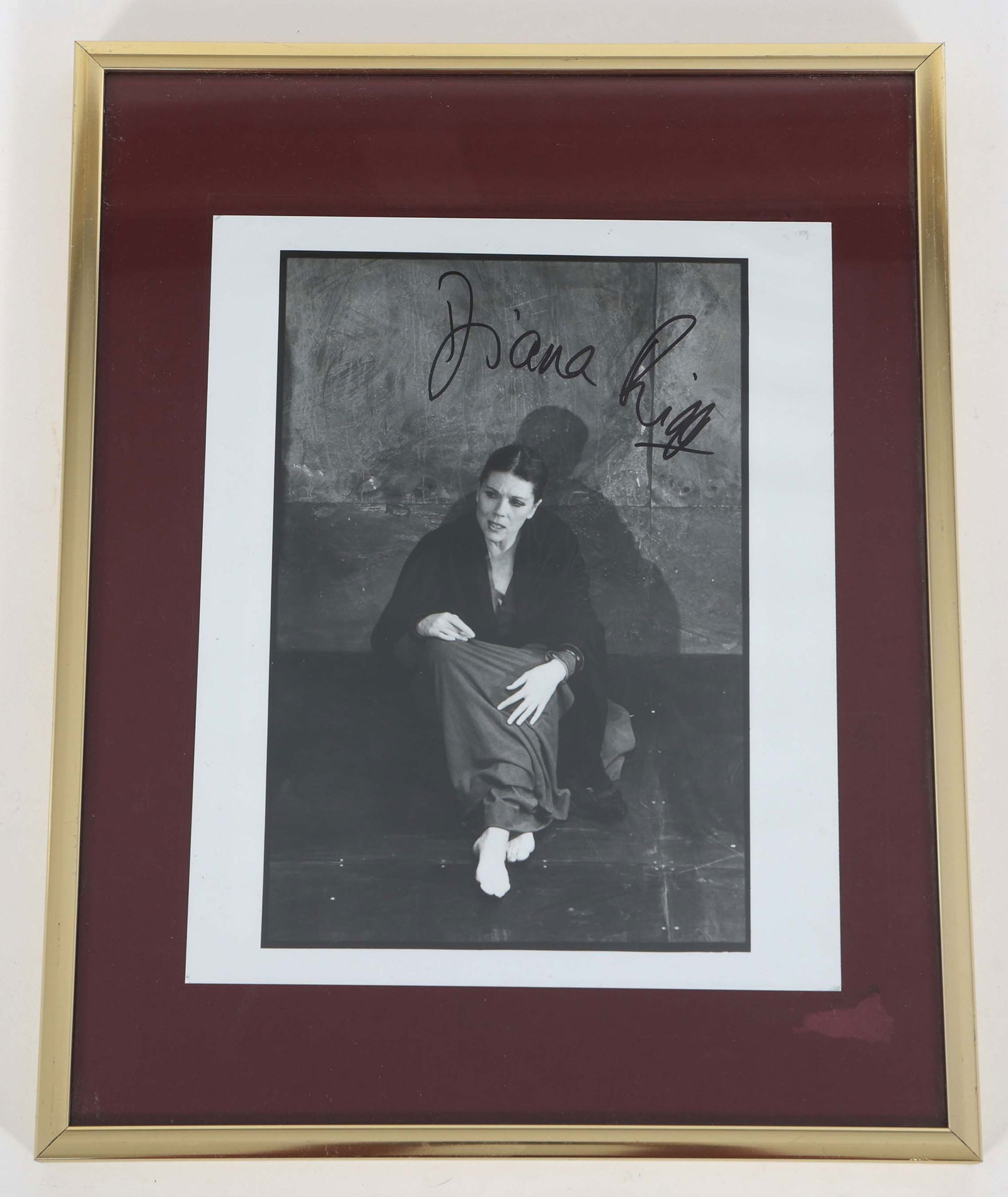 DIANA RIGG AUTOGRAPHED FRAMED PHOTOGRAPH (1 of 4)