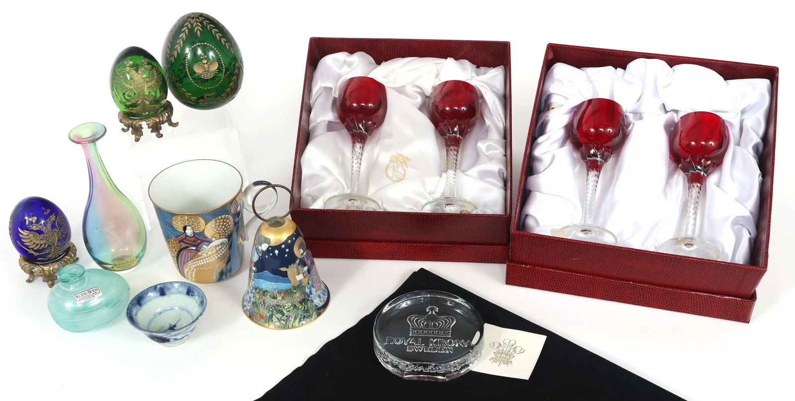 DECORATIVE GLASSWARE - CUPS, VASES, & ART GLASS (1 of 9)