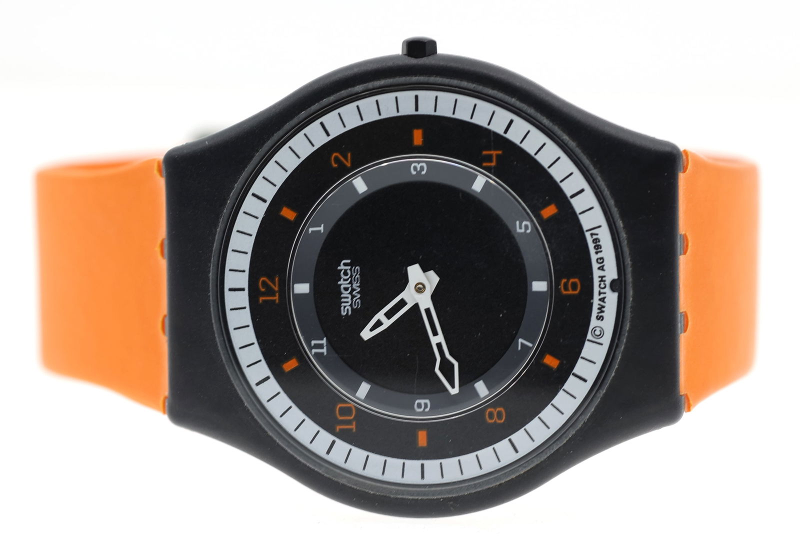 1990s SWATCH FLATTERY SGB104G ELECTRICAL WRISTWATCH: 1990s SWATCH FLATTERY SGB104G ELECTRICAL WRISTWATCH 1990s Swatch Flattery SGB104G electrical wristwatch: Arabic numerals Rubber/silicone band Acrylic case