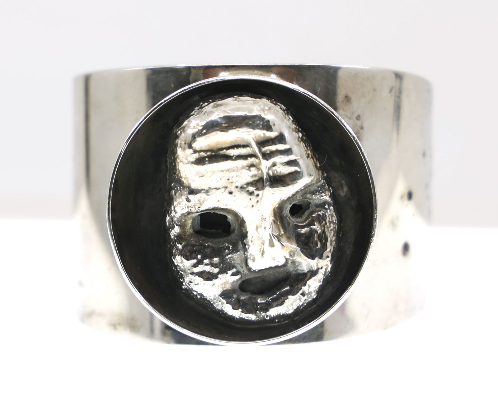 STERLING SILVER JACOB HULL BRUTALIST CUFF BRACELET: STERLING SILVER JACOB HULL BRUTALIST CUFF BRACELET Sterling silver Jacob Hull brutalist design cuff bracelet. Stamped to the interior of the band. Size: 6.5" Weight: 75g