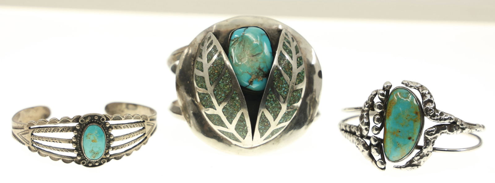 STERLING SILVER TURQUOISE CUFF BRACELETS: STERLING SILVER TURQUOISE CUFF BRACELETS Sterling silver turquoise cuff bracelets: Brutalist design Southwestern design Leaf design Size: 6" and 7" Weight: 126g