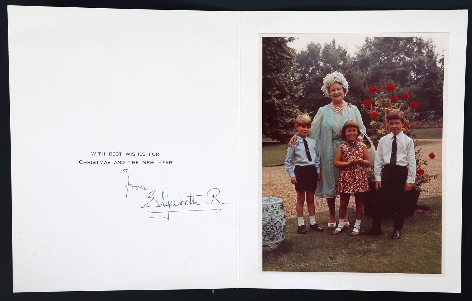 1971 ELIZABETH QUEEN MOTHER SIGNED CHRISTMAS CARD (1 of 4)