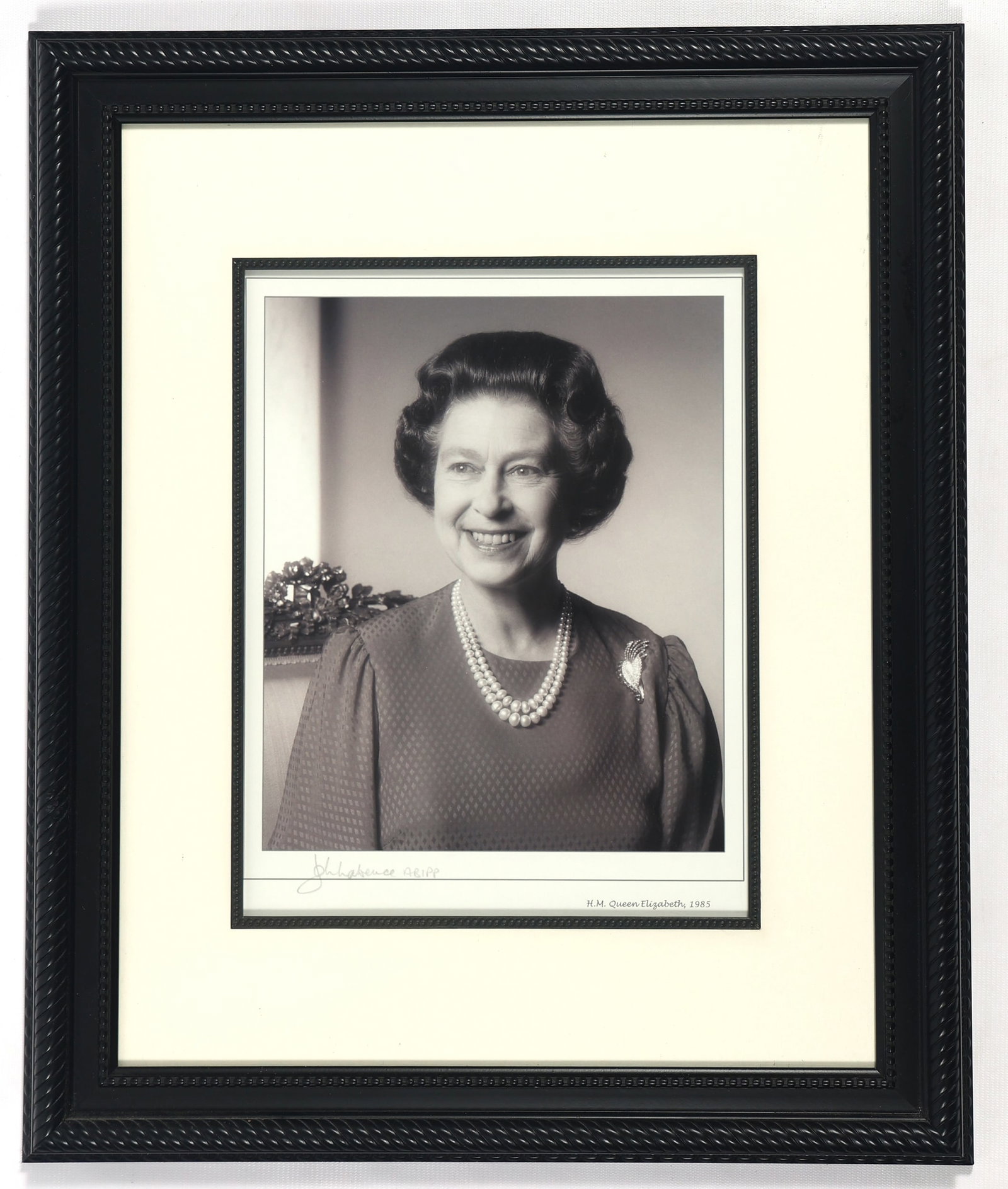 1985 QUEEN ELIZABETH II PHOTOGRAPHER SIGNED PHOTO PRINT (1 of 5)