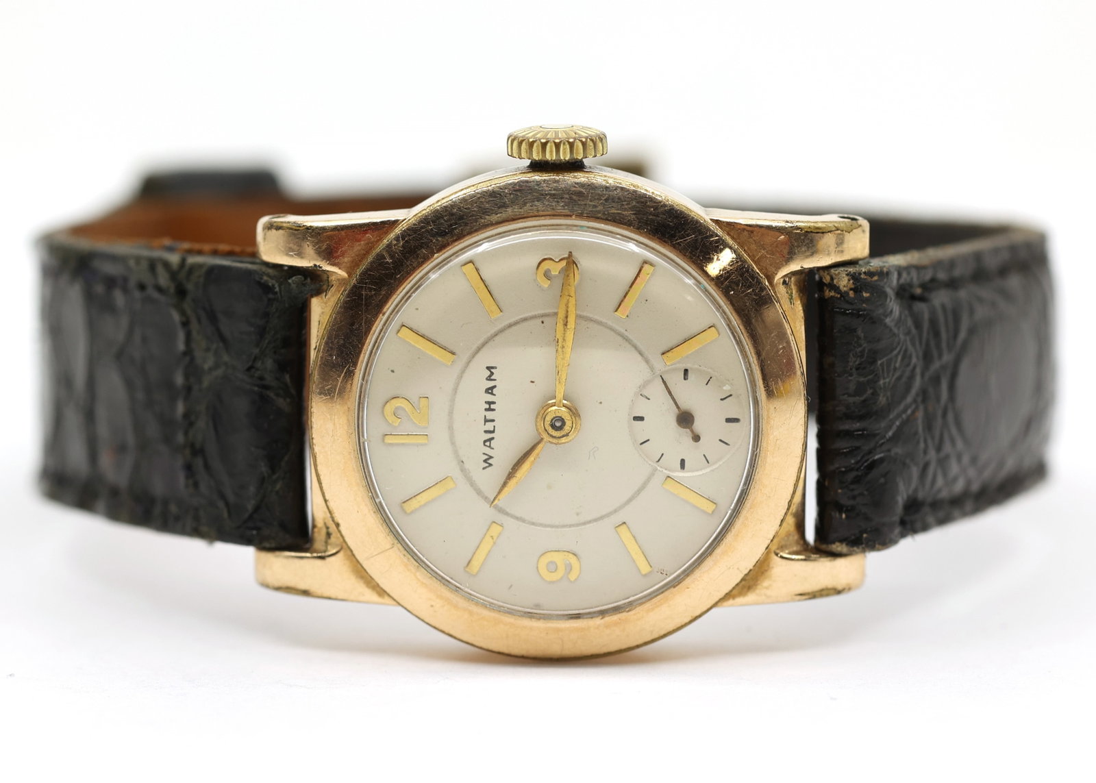 MEN'S WALTHAM GOLD-FILLED CASE MECHANICAL WRISTWATCH: MEN'S WALTHAM GOLD-FILLED CASE MECHANICAL WRISTWATCH Men's Waltham gold-filled case mechanical wristwatch: Arabic numerals and baton markers Movement/Serial #: 28255499