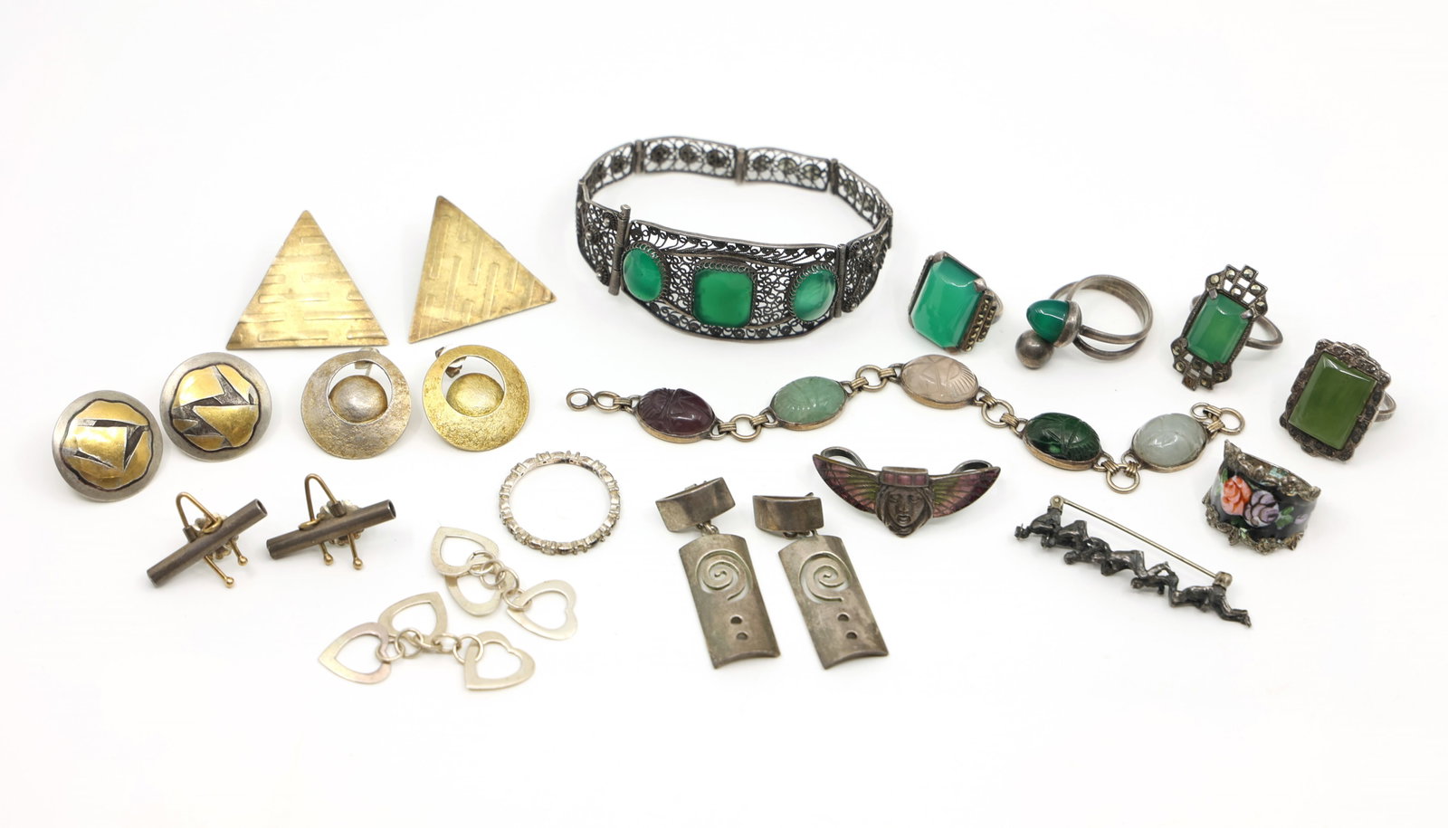 STERLING SILVER FASHION JEWELRY: STERLING SILVER FASHION JEWELRY Sterling silver fashion jewelry: Earrings Rings Bracelets Brooches/pins Weight: 107g