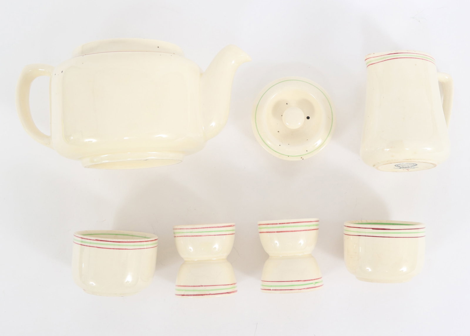 P&O LINES 6 PIECE BREAKFAST TEA SET: P&O LINES 6 PIECE BREAKFAST TEA SET P&O Lines 6 piece breakfast tea set includes: Tea Kettle 7" x 4.25" Creamer pitcher 2.75" x 3.5" (2) Tea cups 2.5" x 1.75" (