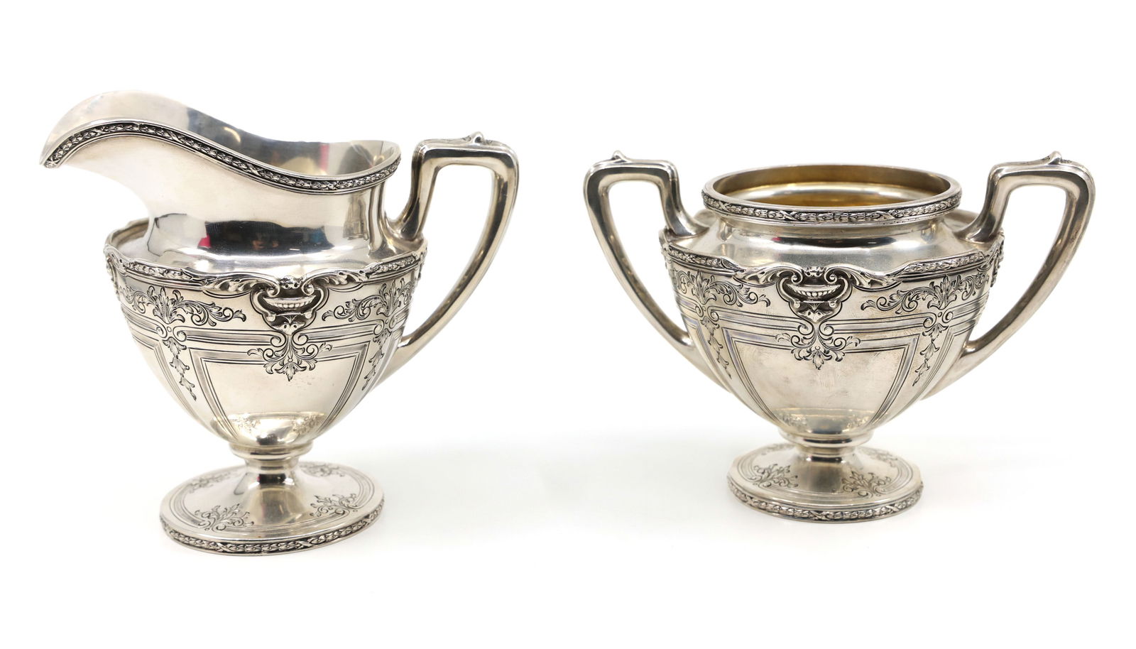 STERLING GRAFF, WASHBOURNE & DUNN CREAMER & SUGAR SET: STERLING GRAFF, WASHBOURNE & DUNN CREAMER & SUGAR SET Sterling silver Graff, Washbourne & Dunn creamer & sugar bowl set, monogrammed "MTW". Sizes: 3.75" x 3.75" 3.25" x 4.5"