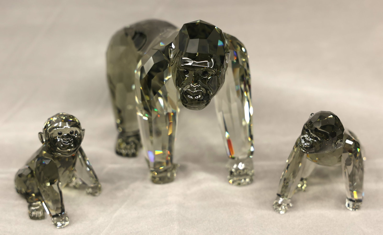 SWAROVSKI CRYSTAL ENDANGERED WILDLIFE GORILLA FIGURINES: SWAROVSKI CRYSTAL ENDANGERED WILDLIFE GORILLA FIGURINES Swarovski Crystal Endangered Wildlife Gorillas (3) figurines. Includes boxes. Size: 2.5" - 5"