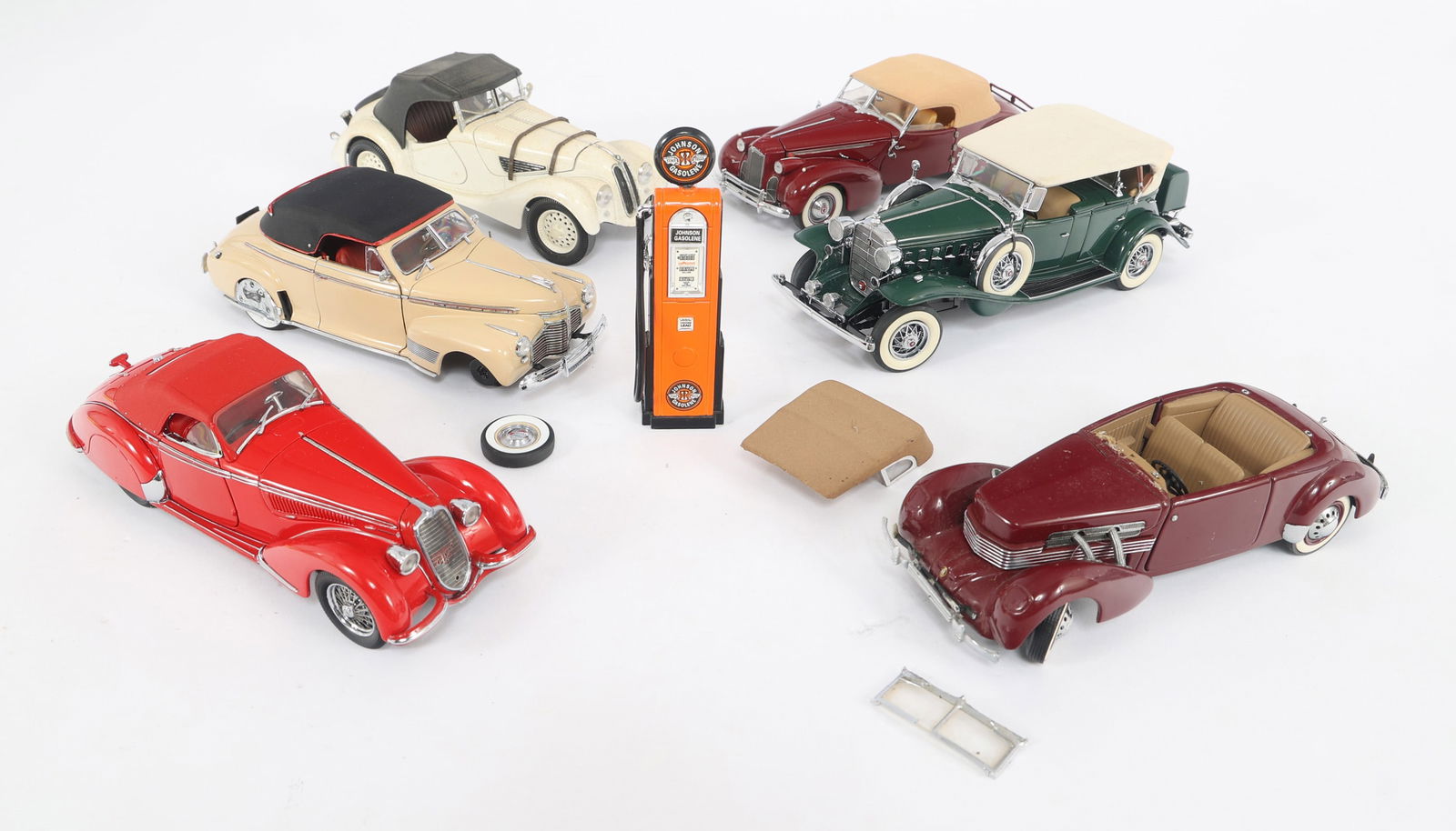 MODEL CARS 1:18 SCALE (1 of 8)