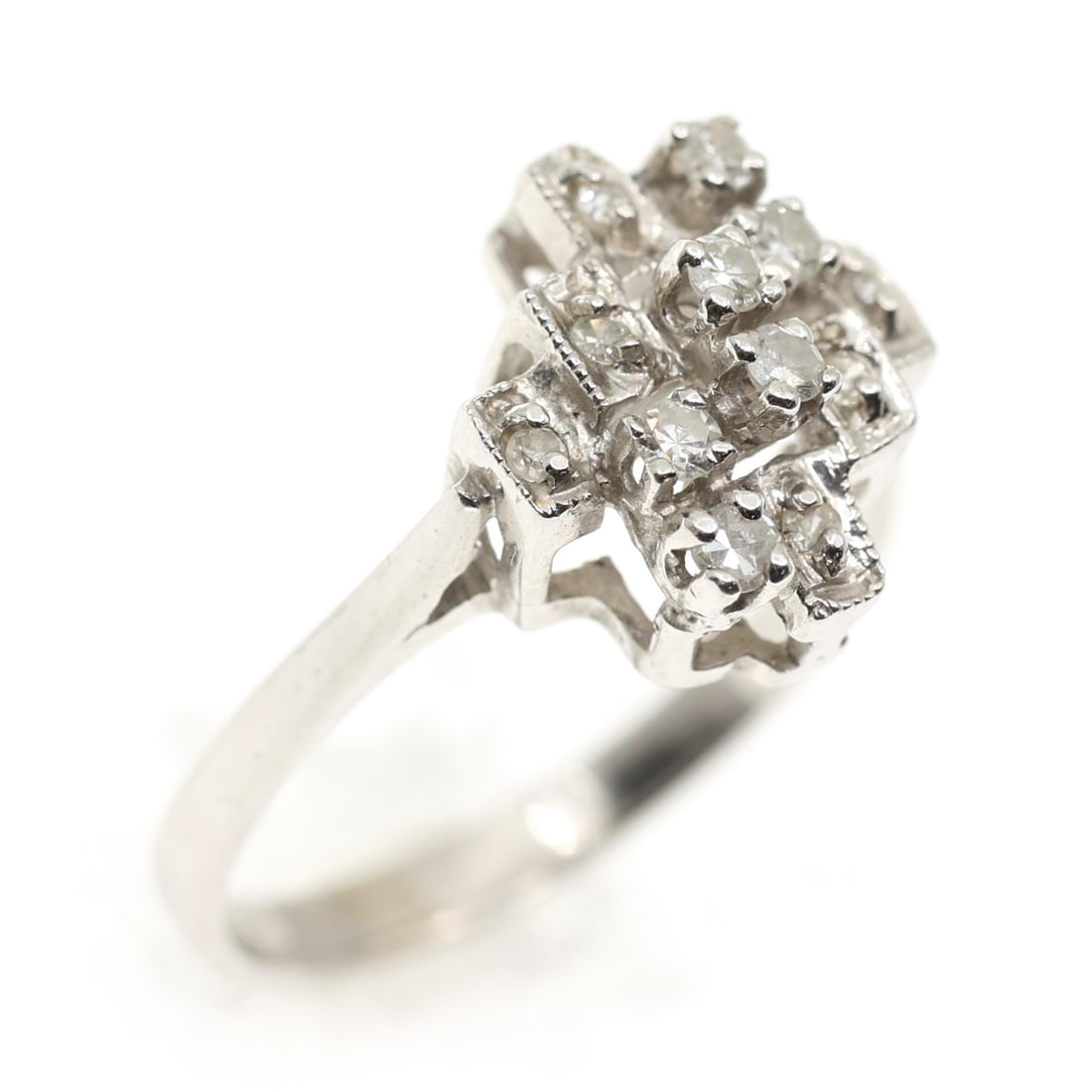 14K WHITE GOLD 0.27CTW DIAMOND FASHION RING: 14K WHITE GOLD 0.27CTW DIAMOND FASHION RING 14K White gold fashion ring: Round white diamonds (0.27ctw) (6) 0.03ct (6) 0.015ct Size: 6.5 Weight: