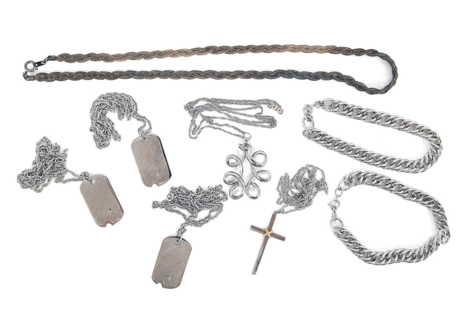 STERLING SILVER NECKLACES & BRACELETS: STERLING SILVER NECKLACES & BRACELETS Sterling silver necklaces & bracelets: (2) Double curb link bracelets (6.75") (6) Necklaces: (3) Rope with dogtag pendant (19") Rop