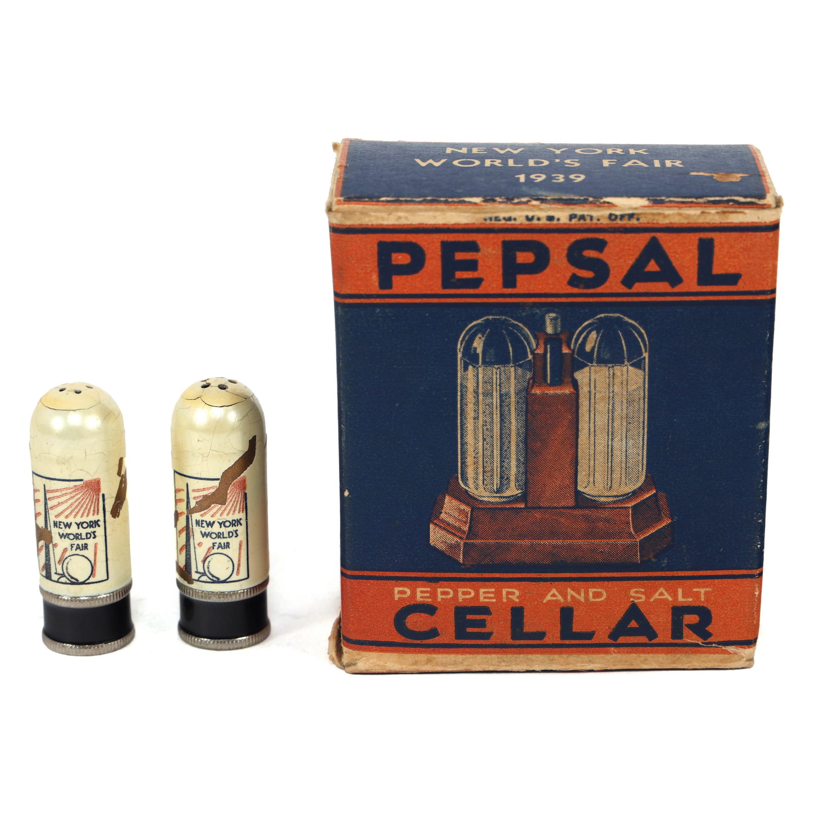 NEW YORK WORLD'S FAIR 1939 SALT AND PEPPER SHAKERS (1 of 5)