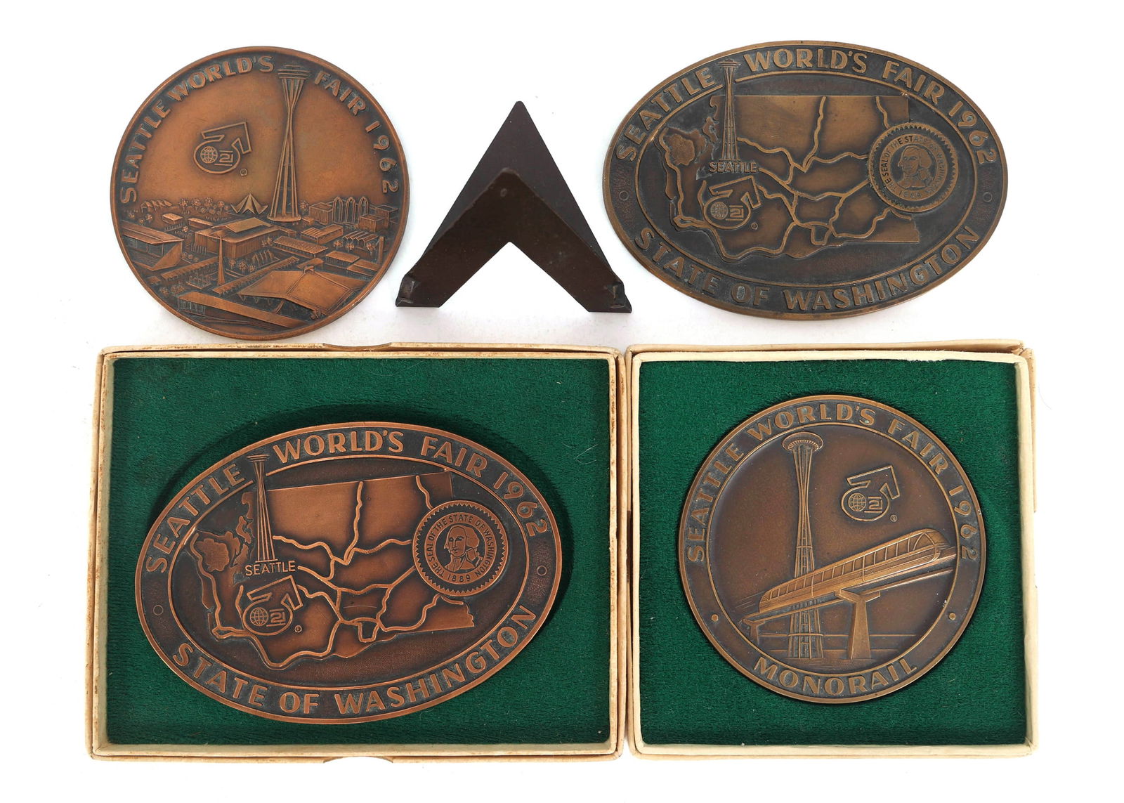 SEATTLE WORLD'S FAIR 1962 BRASS MEDALS: SEATTLE WORLD'S FAIR 1962 BRASS MEDALS Seattle World's Fair 1962 Brass Medals Space Needle (2.75") with stand Monorail (2.75") (2) State of Washington (4