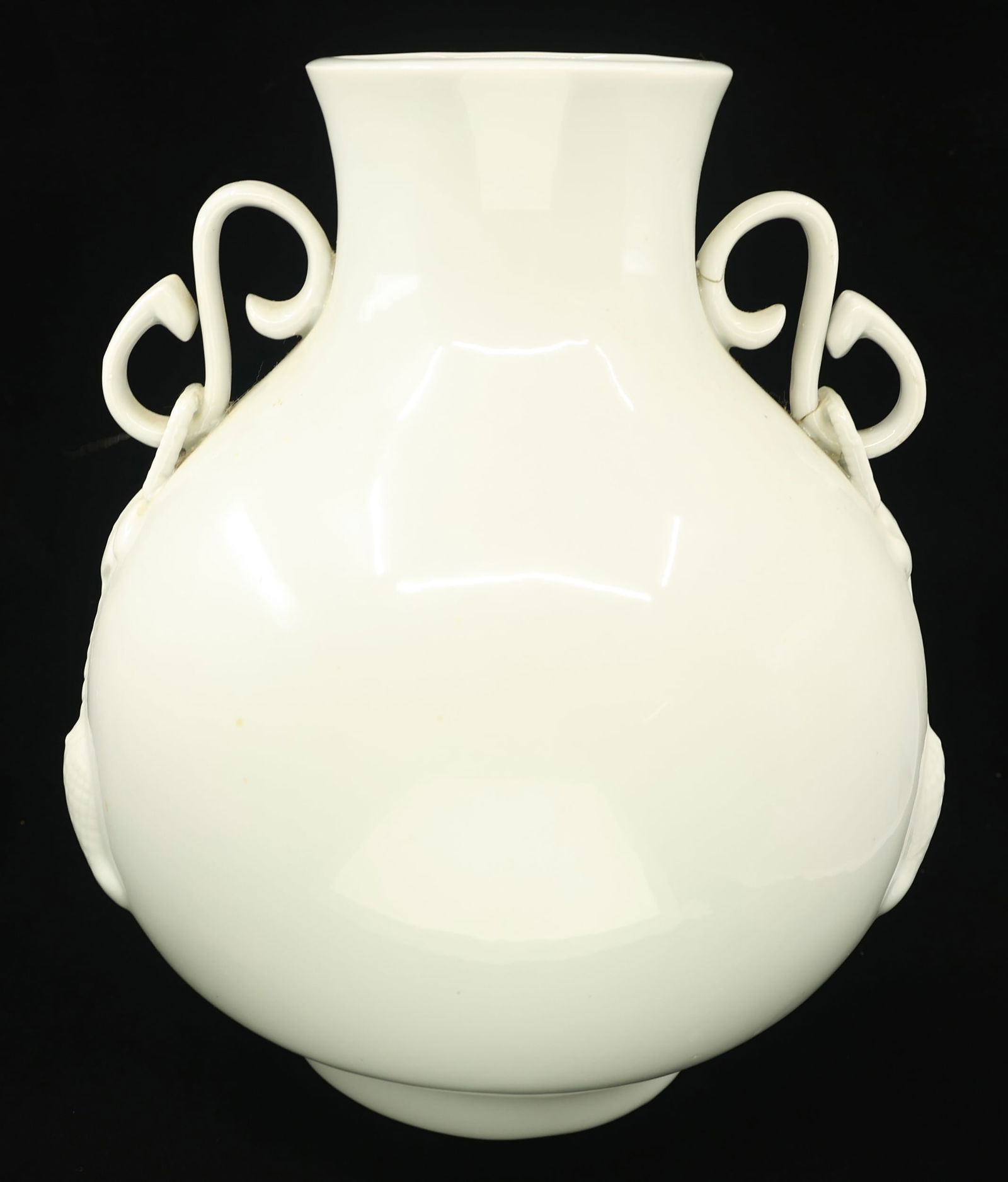 CHINESE PORCELAIN DOUBLE HANDLE WATER VESSEL: CHINESE PORCELAIN DOUBLE HANDLE WATER VESSEL Chinese porcelain water vessel with double handles and good luck swastika and fish design. Size: 9.5" x 12" Weight: 6 lbs