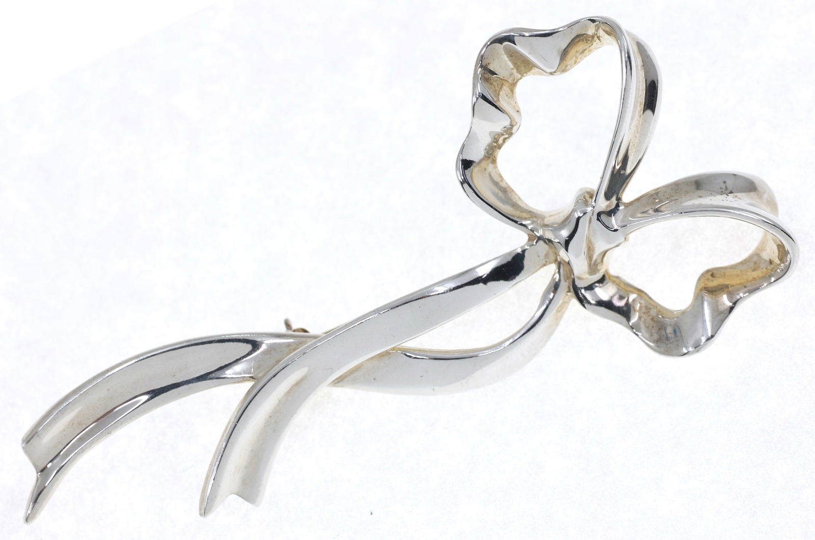 TIFFANY & CO. STERLING SILVER RIBBON BOW BROOCH (1 of 3)