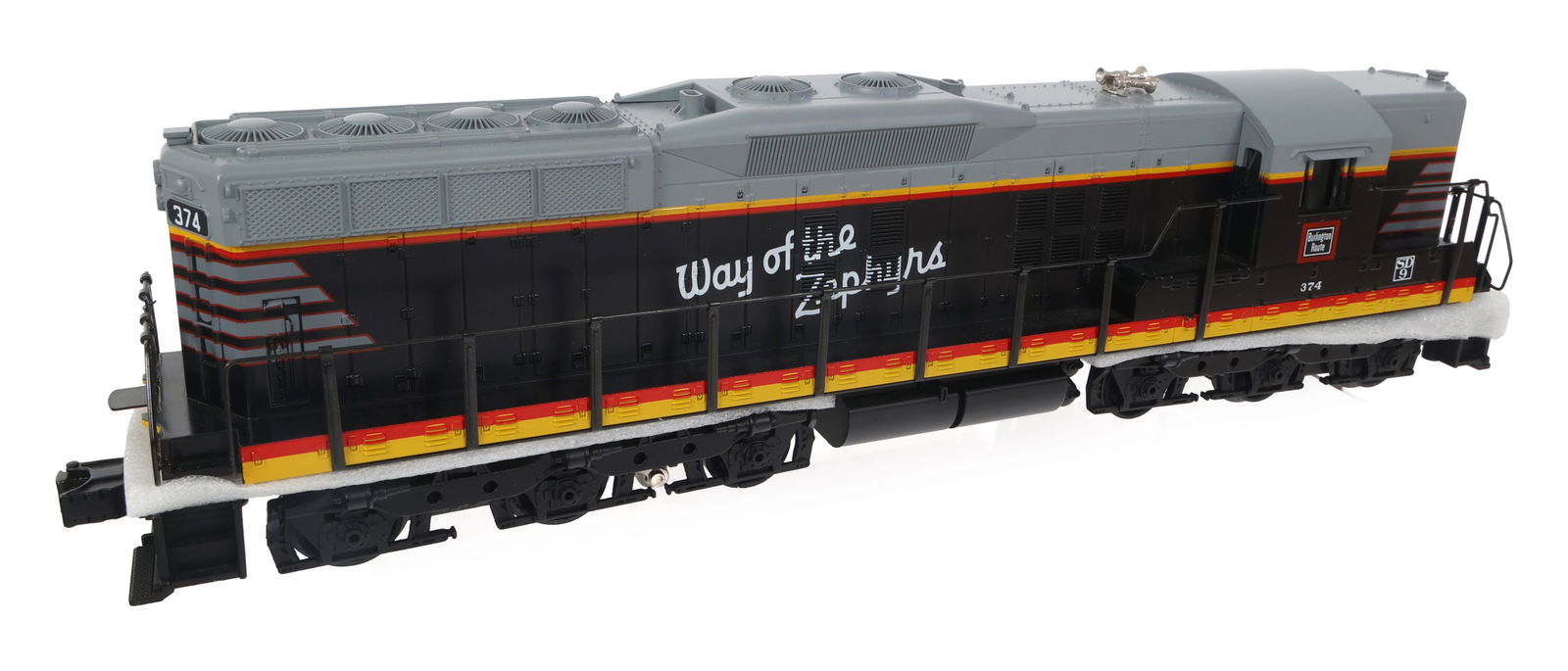 MTH O GAUGE BURLINGTON CAB #374 SD-9 DIESEL LOCOMOTIVE (1 of 4)