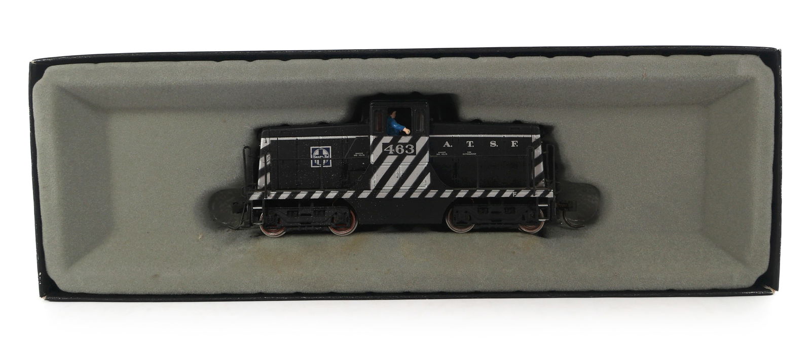 BACHMANN SPECTRUM HO GAUGE POWERED SWITCHER LOCOMOTIVE (1 of 3)
