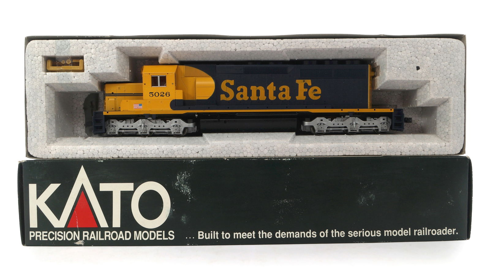KATO HO GAUGE SANTA FE EMD SD40-2 POWERED LOCOMOTIVE (1 of 3)
