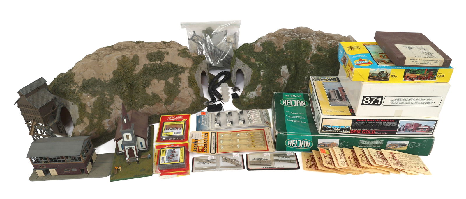 HO SCALE MODEL BUILDINGS & ACCESSORIES KITS: IMPORTANT SHIPPING NOTE - PLEASE READ | LiveAuctioneers "LiveShipping" Is Unreasonable & Costly: LiveAuctioneers now requires all auctioneers to offer their "LiveShipping" service. Auctioneers no long