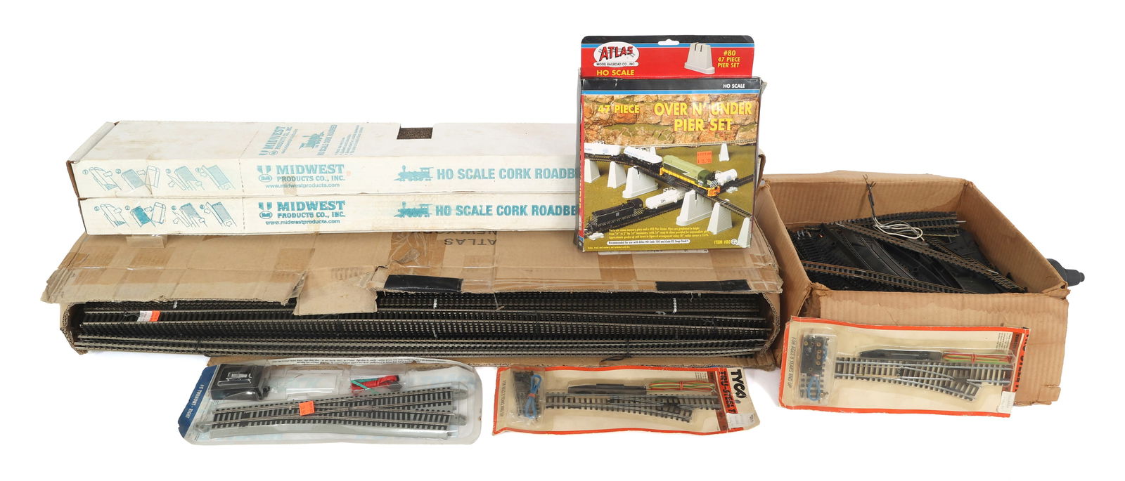 MODEL TRAIN HO SCALE TRACKS & TRACK ACCESSORIES (1 of 9)
