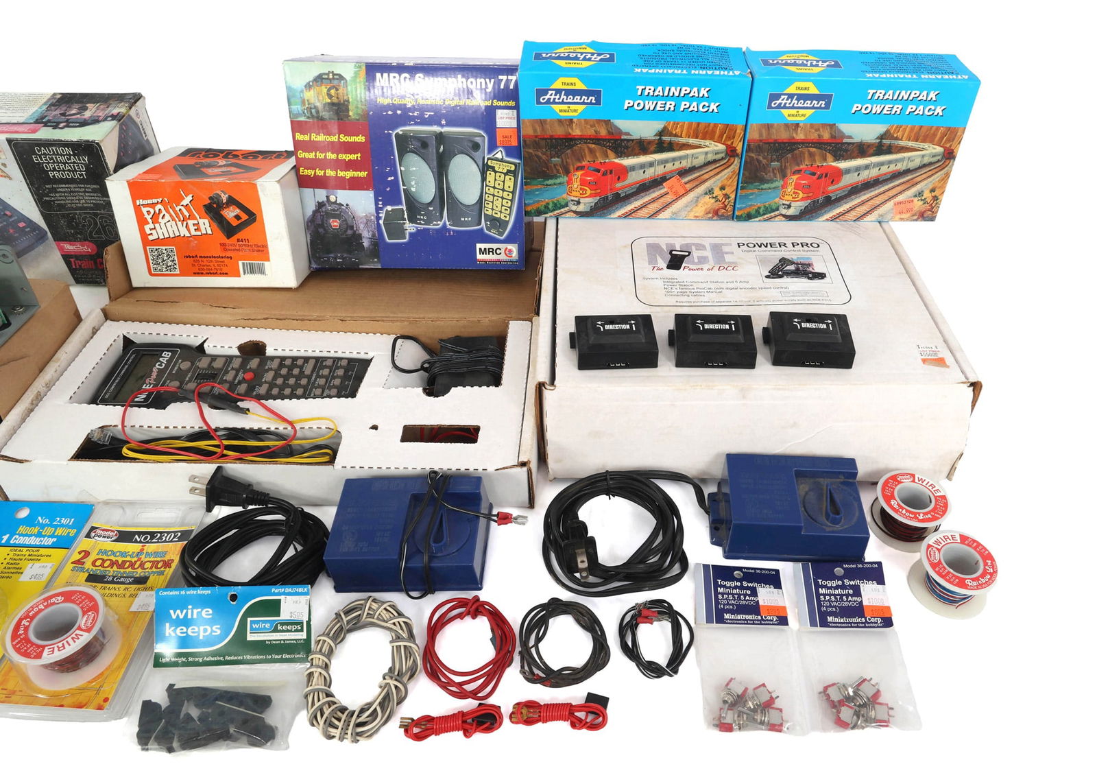 MODEL TRAIN POWER ACCESSORIES - 3