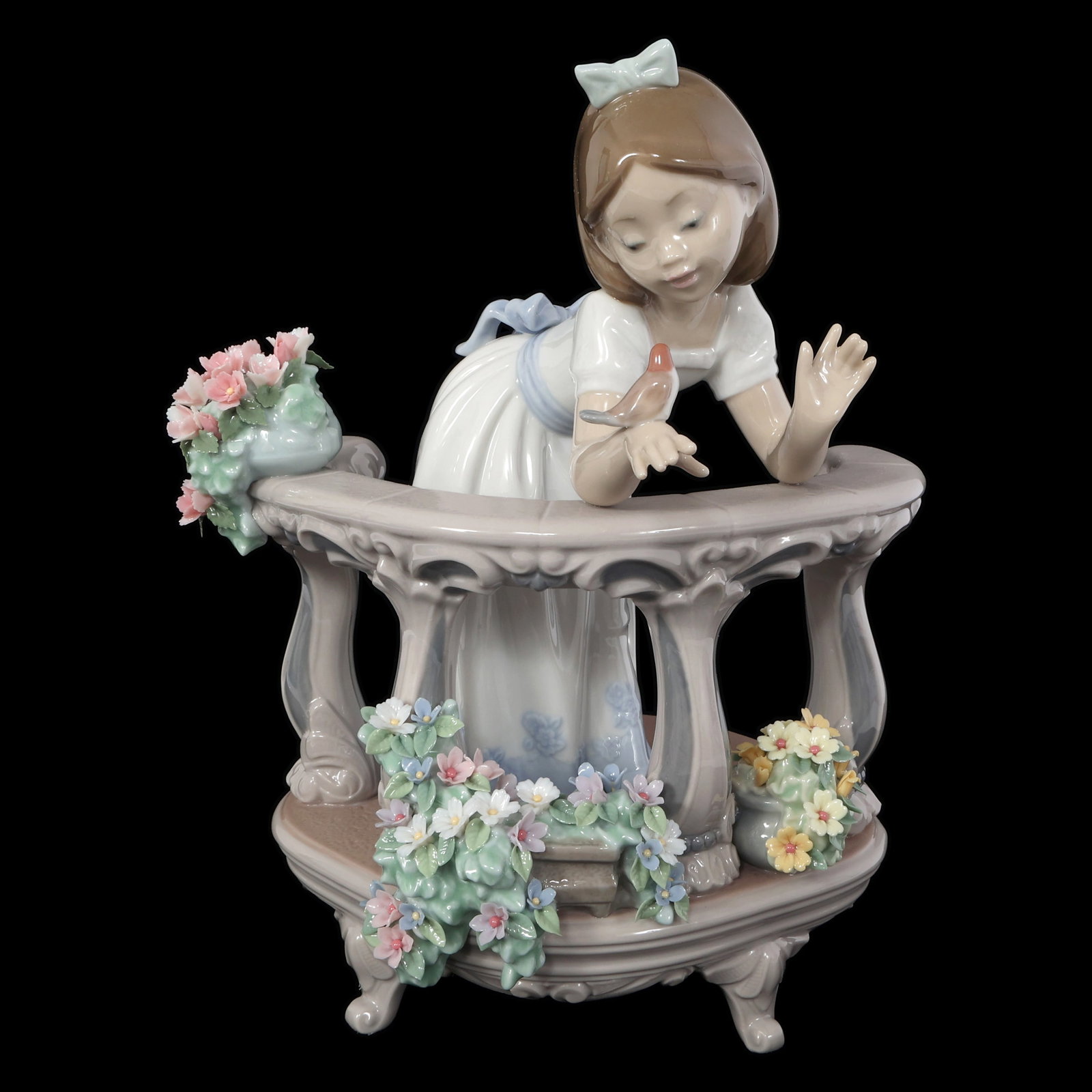 LLADRO PORCELAIN FIGURINE "MORNING SONG" (1 of 6)