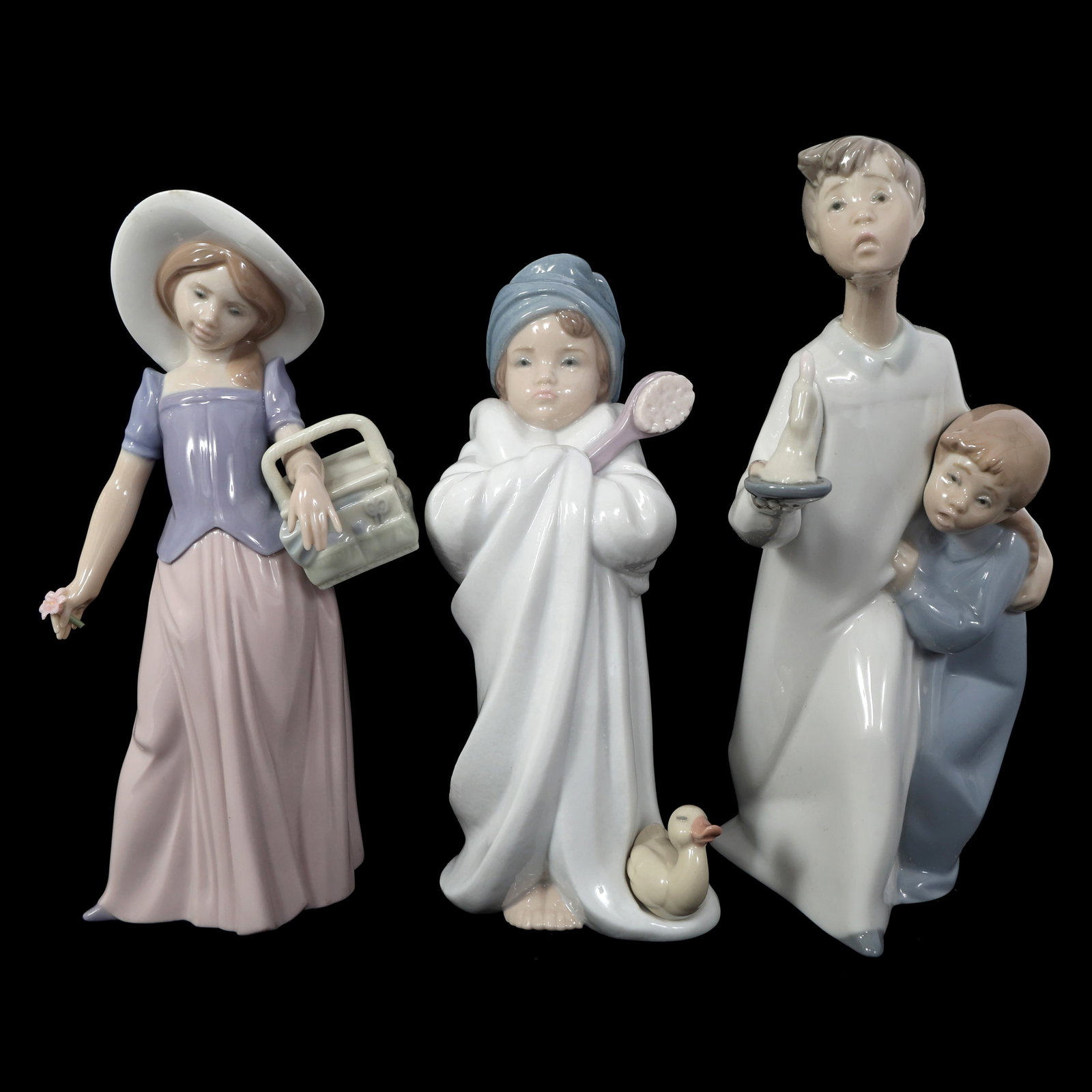 LLADRO PORCELAIN SMALL FIGURINES - LOT OF 3 (1 of 17)