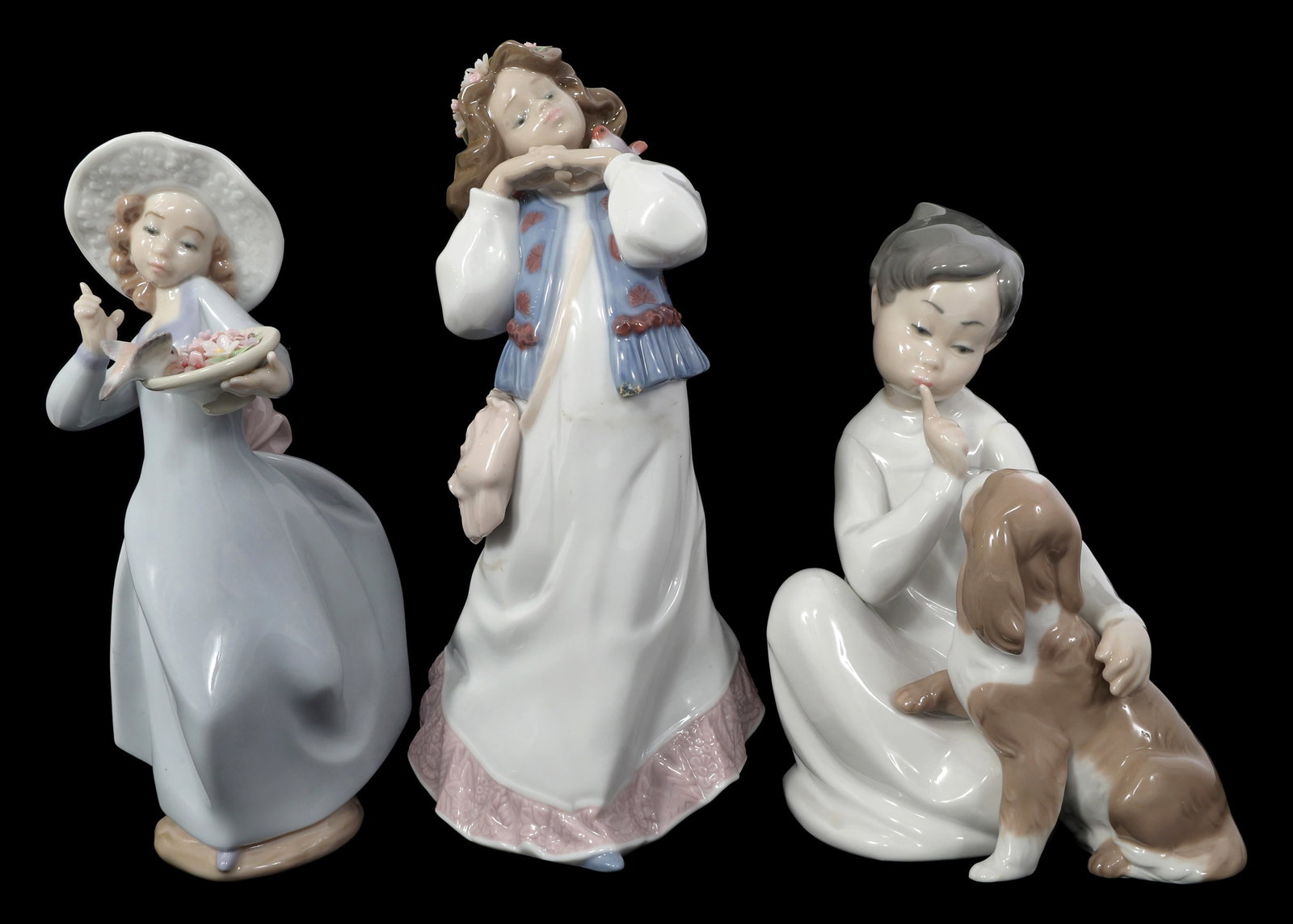 LLADRO PORCELAIN SMALL FIGURINES - LOT OF 3 (1 of 17)