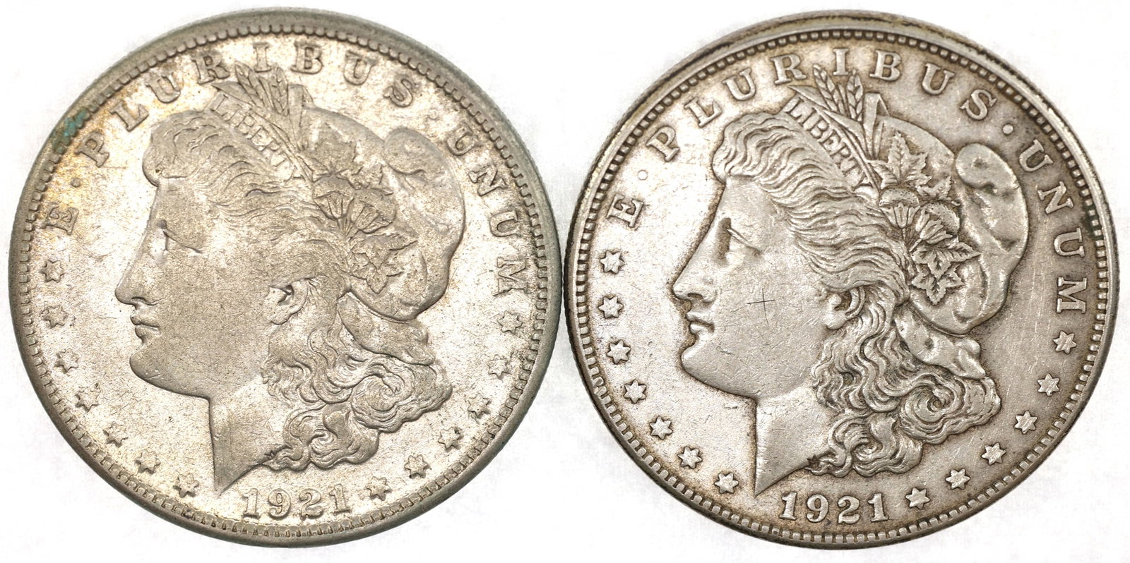 1921-S US SILVER MORGAN DOLLAR VF/XF COINS: 1921-S US SILVER MORGAN DOLLAR VF/XF COINS Two 1921-S United States .900 silver Morgan $1 coins, VF to XF condition. IMPORTANT NOTE - PLEASE READ: OUR IN-HOUSE SHIPPING & INVOICING Shipping: Liv